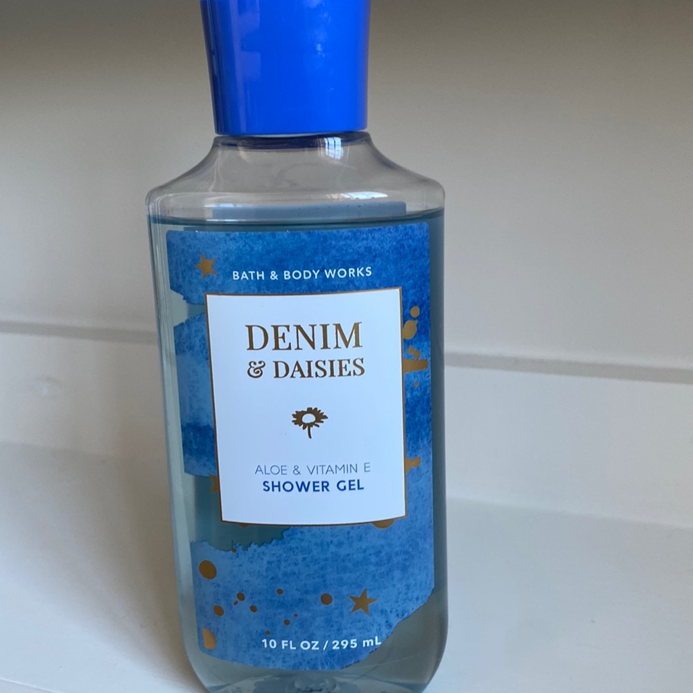 Bath&Body works Denim & Daisies shower gel